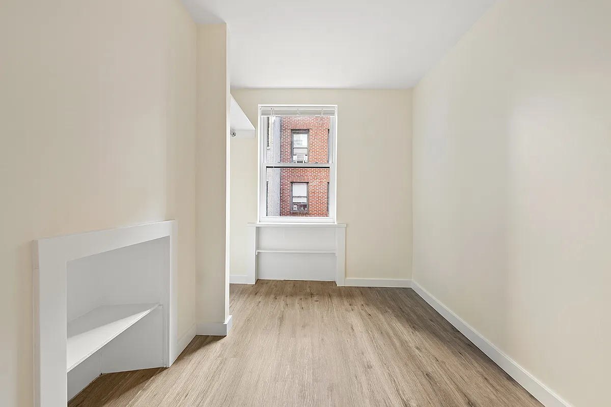 320 East 11th Street — Photo 3