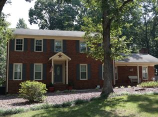 3805 Oakcliffe Rd, Greensboro, NC 27406