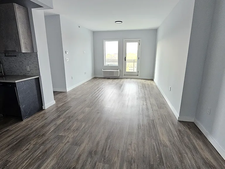 2735 E 12th St #6F — Photo 3