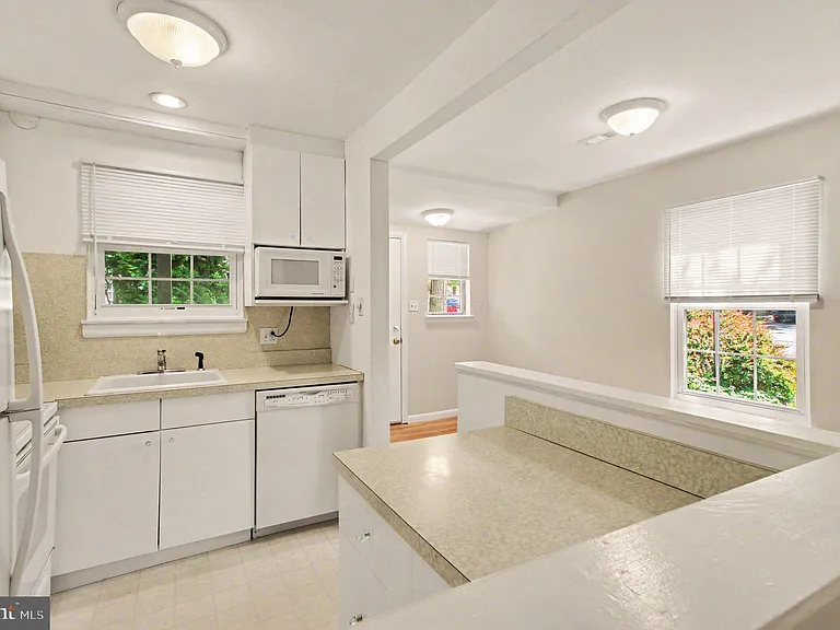 831 Jackson St #A — Photo 8