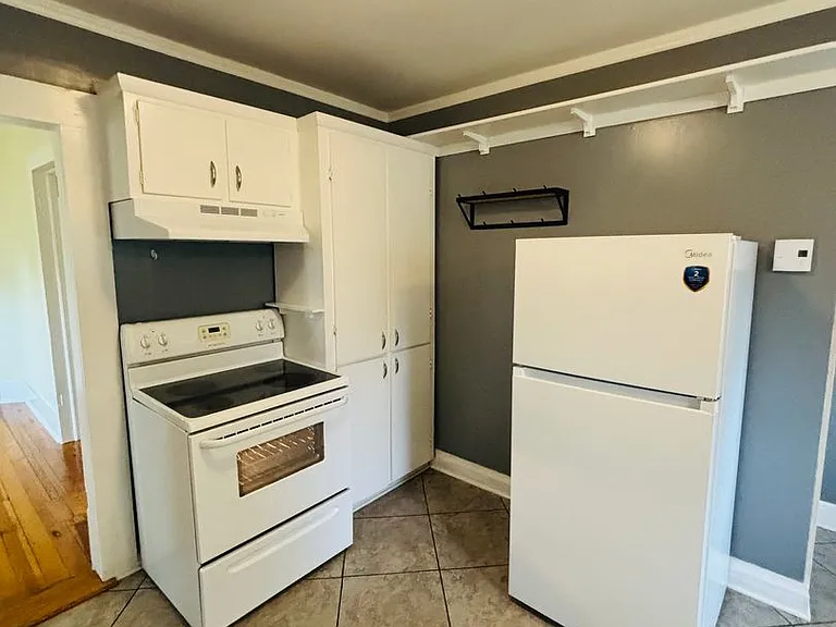 925 Forest St — Photo 13