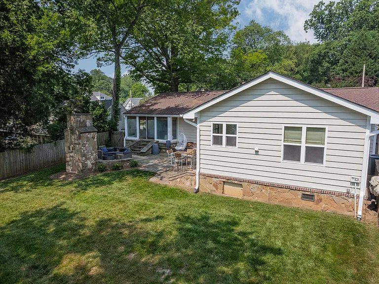 3147 Windsor Dr — Photo 50