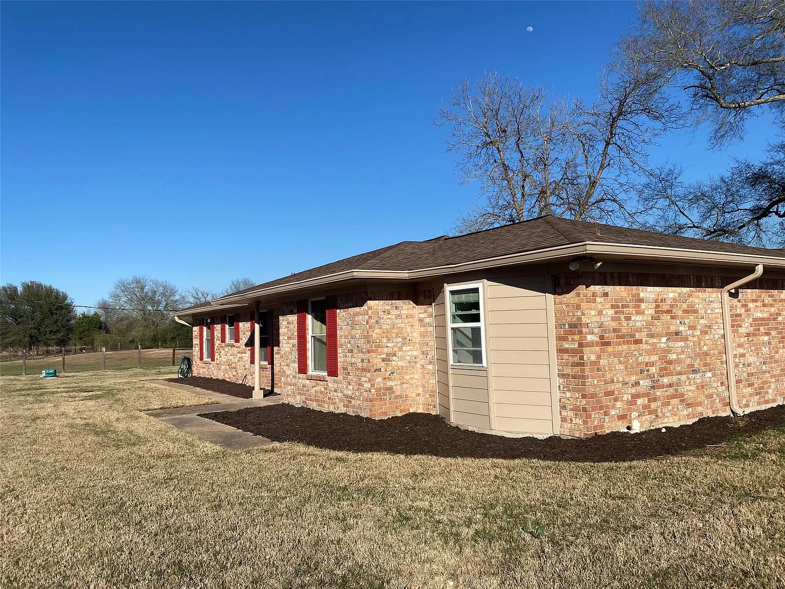3 bed, 2.5 bath, 1289 sqft, $2,800 — Photo 3