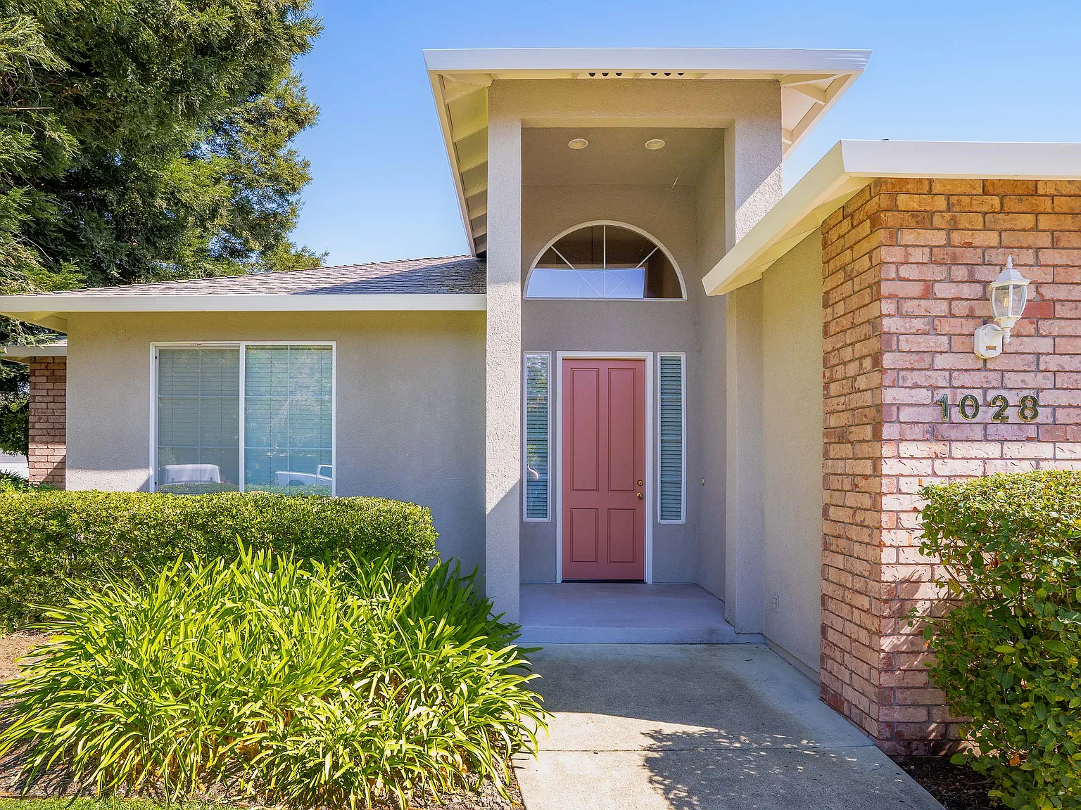 3 bed, 1750 sqft, $4,450 — Photo 2