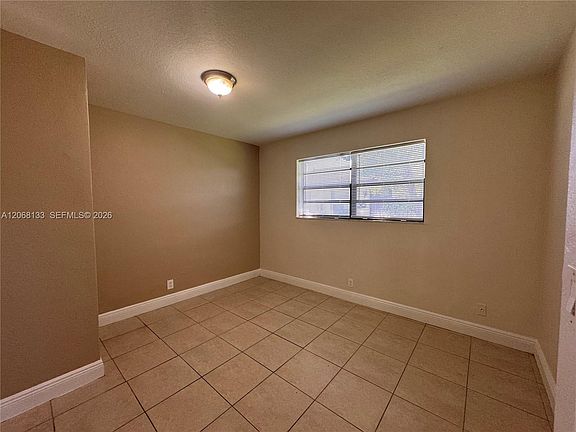 5th image of 407 NW 7th Ct #S