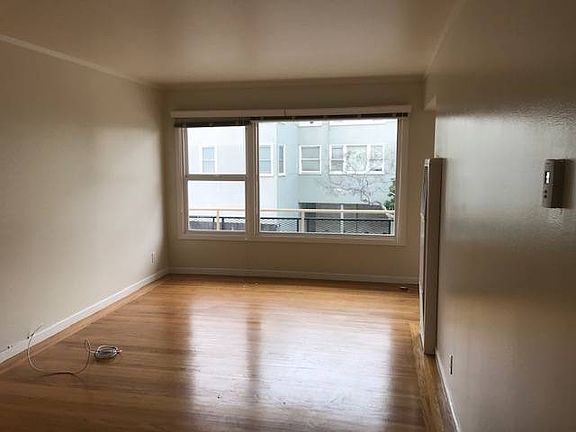 3rd image of 435 Euclid Ave #2