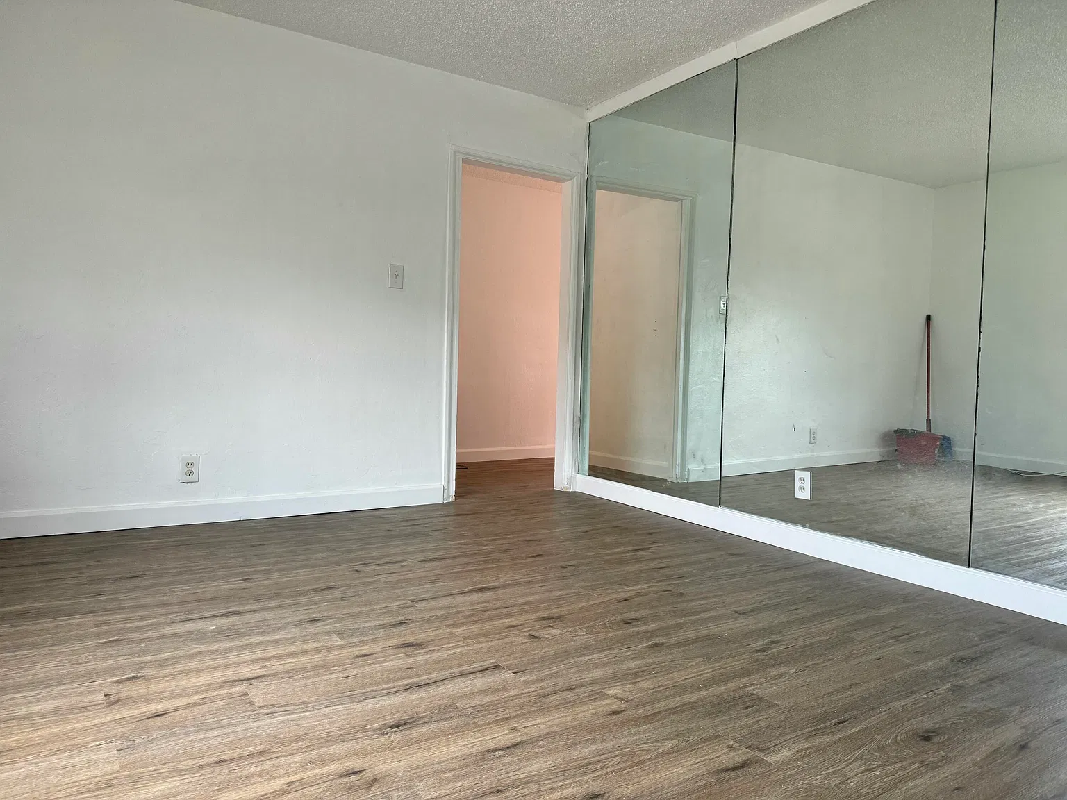 Studio, 1.0 bath, 300 sqft, $1,400 — Photo 3