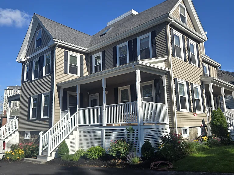 160 Elm St #B — Photo 2