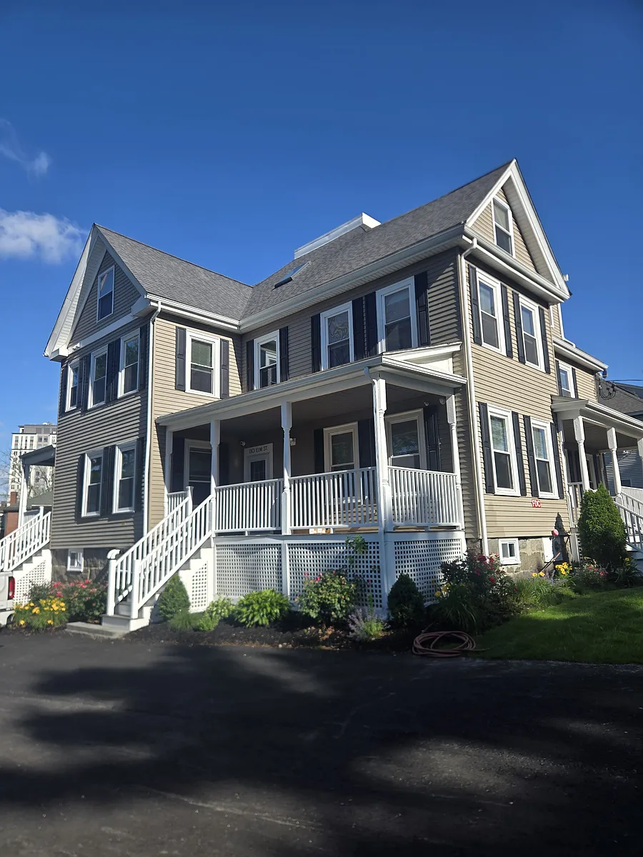 Building Photo - 160 Elm St #B