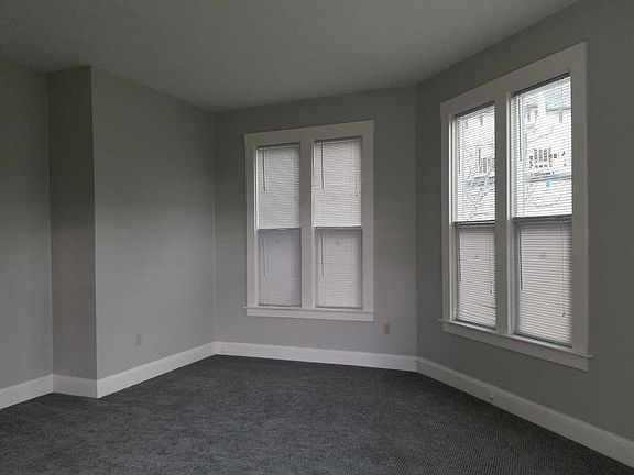 4th image of 563 Loring St #563