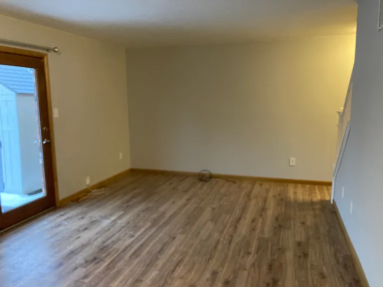 325 Dahlgren Dr — Photo 9