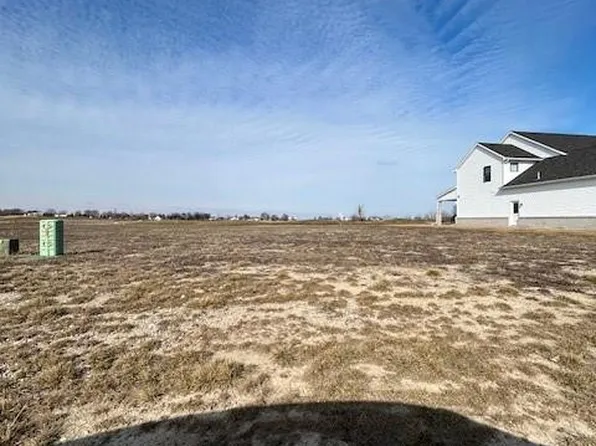 5461 Eagles Landing Dr, Oregon, OH 43616