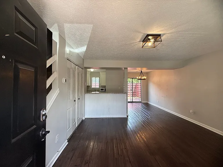 94 Countryplace Ln — Photo 2