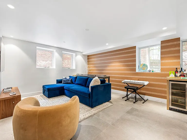 415 Degraw St #B — Photo 10