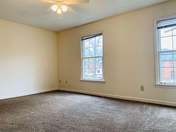 3rd image of 5566 Blossom Ln