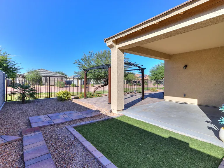 752 W Silver Reef Dr — Photo 23