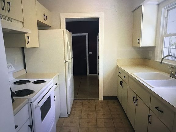 kitchen clean nice bright