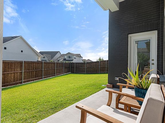 3rd image of 2237 Rue Ct