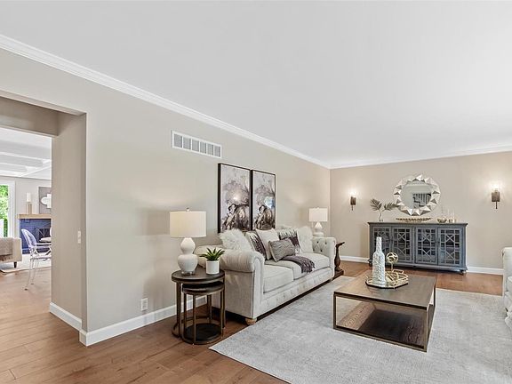 4th image of 328 Algonquin Dr