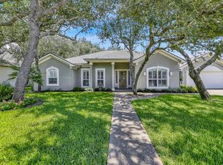 215 Olympic Dr, Rockport, TX 78382