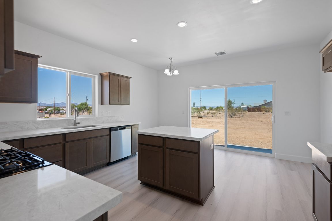 2705 Shauna Dr-14
