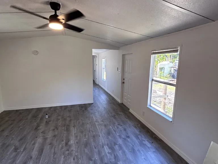 1514 Alice Ave — Photo 2