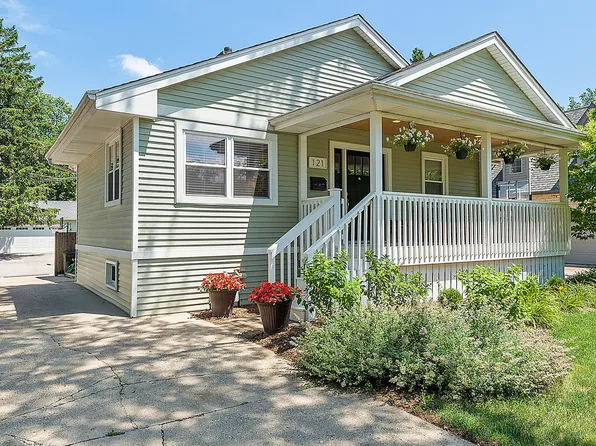 121 Walker Ave, Clarendon Hills, IL 60514