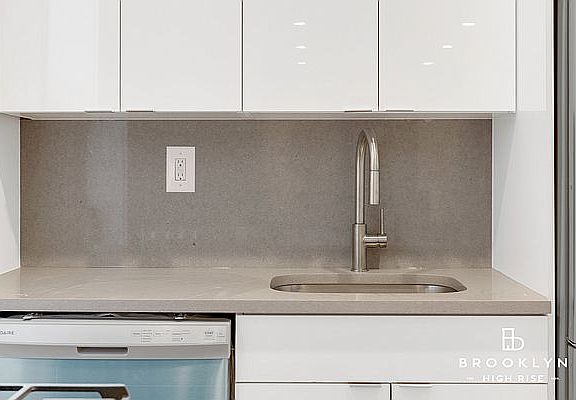 4th image of 111 Woodruff Ave #2J