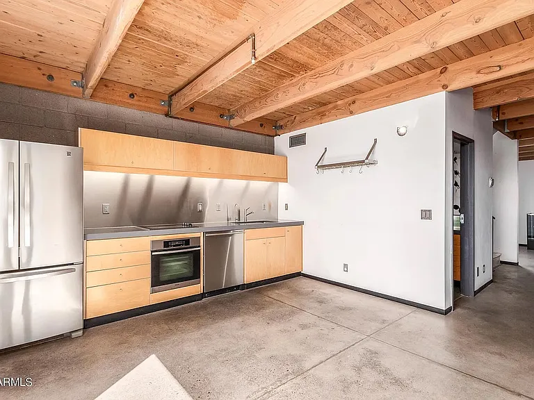 525 E Willetta St #9 — Photo 8