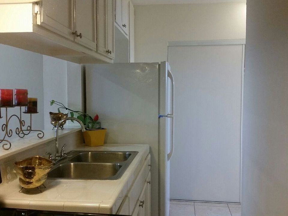 2nd image of 430 Normandie Pl APT 03