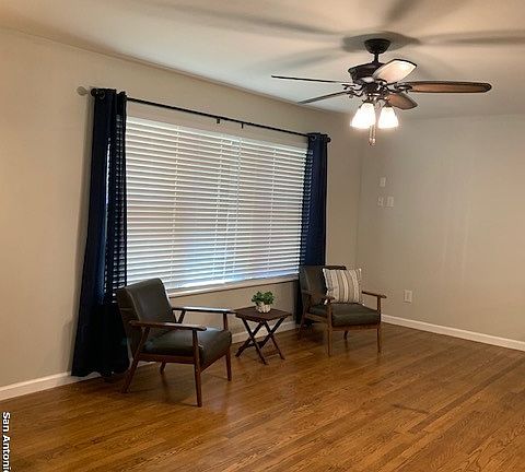 3rd image of 309 E BYRD BLVD