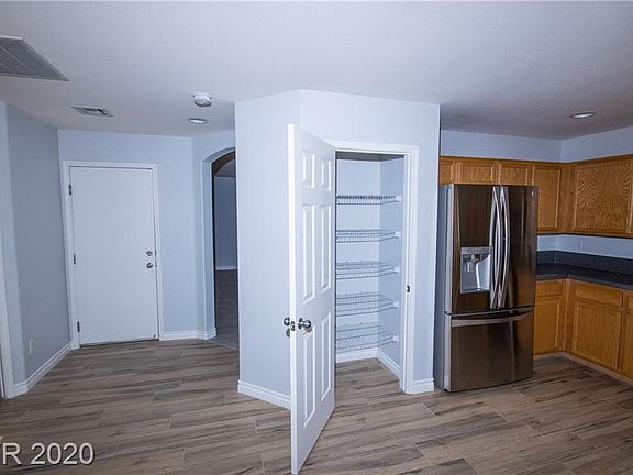 4th image of 995 Cantabria Heights Ave