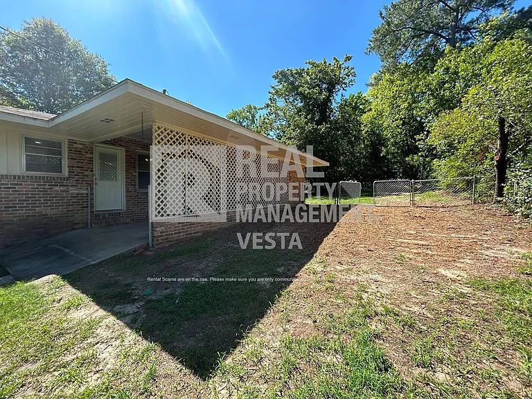 2670 Pierce Dr N — Photo 14