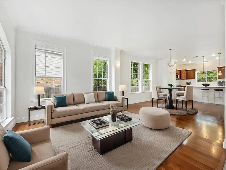 2926 Winchester Dr — Photo 3