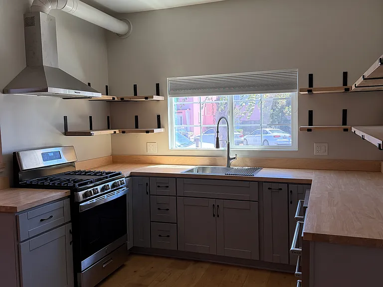 1904 Julian Ave — Photo 1