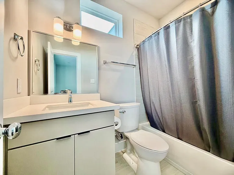 1254 N Post Oak Rd #B — Photo 5