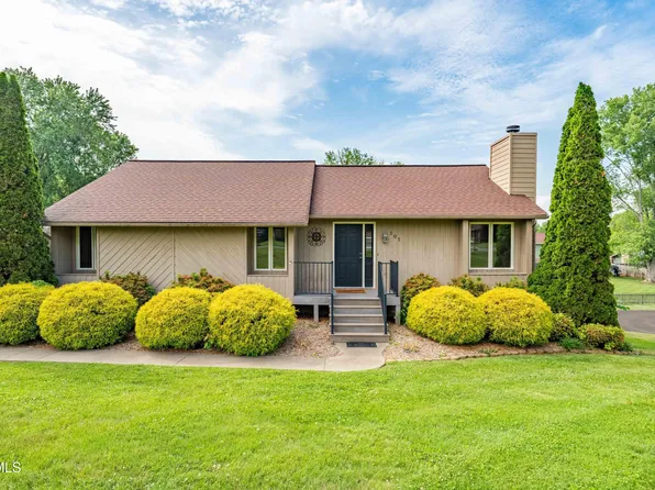 305 Hale Meade Dr, Johnson City, TN 37615