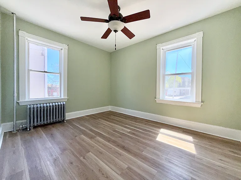 550 Winter St #1 — Photo 8