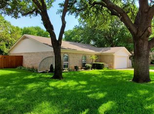 2415 Courtland Dr, Arlington, TX 76017