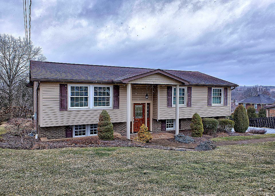 1st image of 738 Courtview Dr
