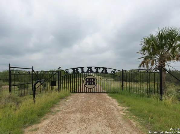 2991 Camarone Pens, Cotulla, TX 78014