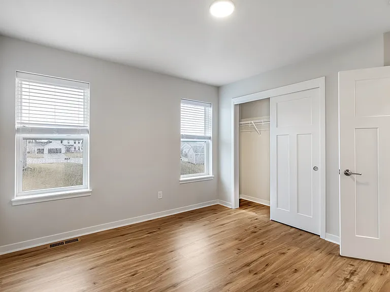 670 Lambert Dr — Photo 23