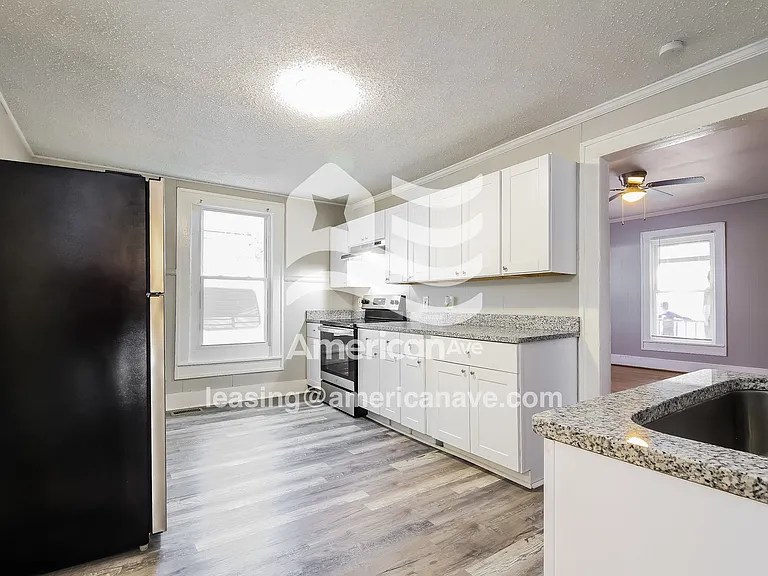 535921_008_kitchen_14241632.jpg