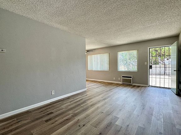 4th image of 110 W Renette Ave #8