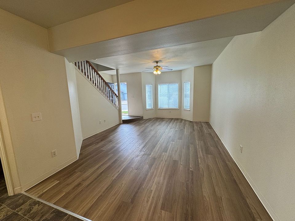 1st image of 1527 Hollyhock Dr #A-d