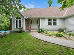 569 Lake Paradise Rd, Oak Grove, MO 64075