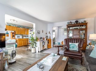 765 School Rd #2, Gibsons, BC V0N1V9