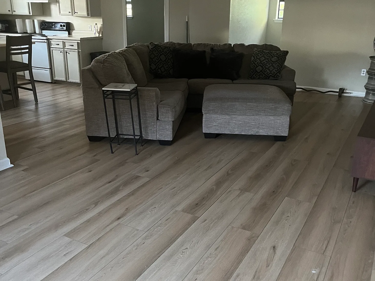 2 bed, 1400 sqft, $975 — Photo 2