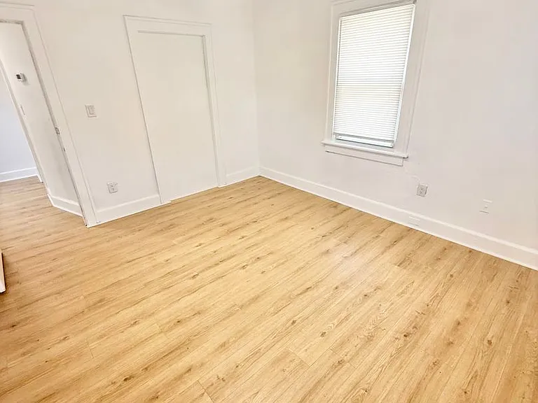 829 43rd St — Photo 58