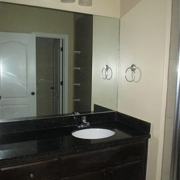 2601 E Franklin Ave #3 — Photo 4